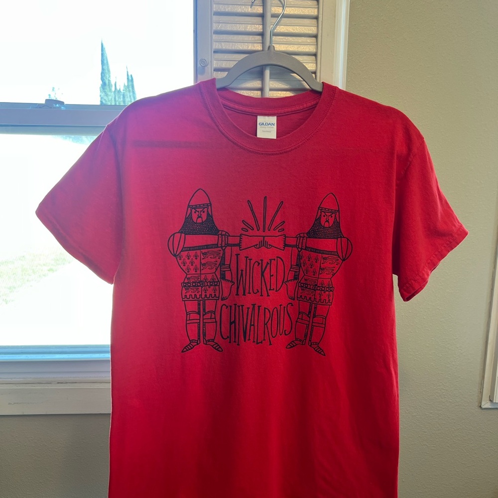 Gildan Men’s Red Two Knights In Armour- Wicked Chivalrous T Shirt Size Med NEW